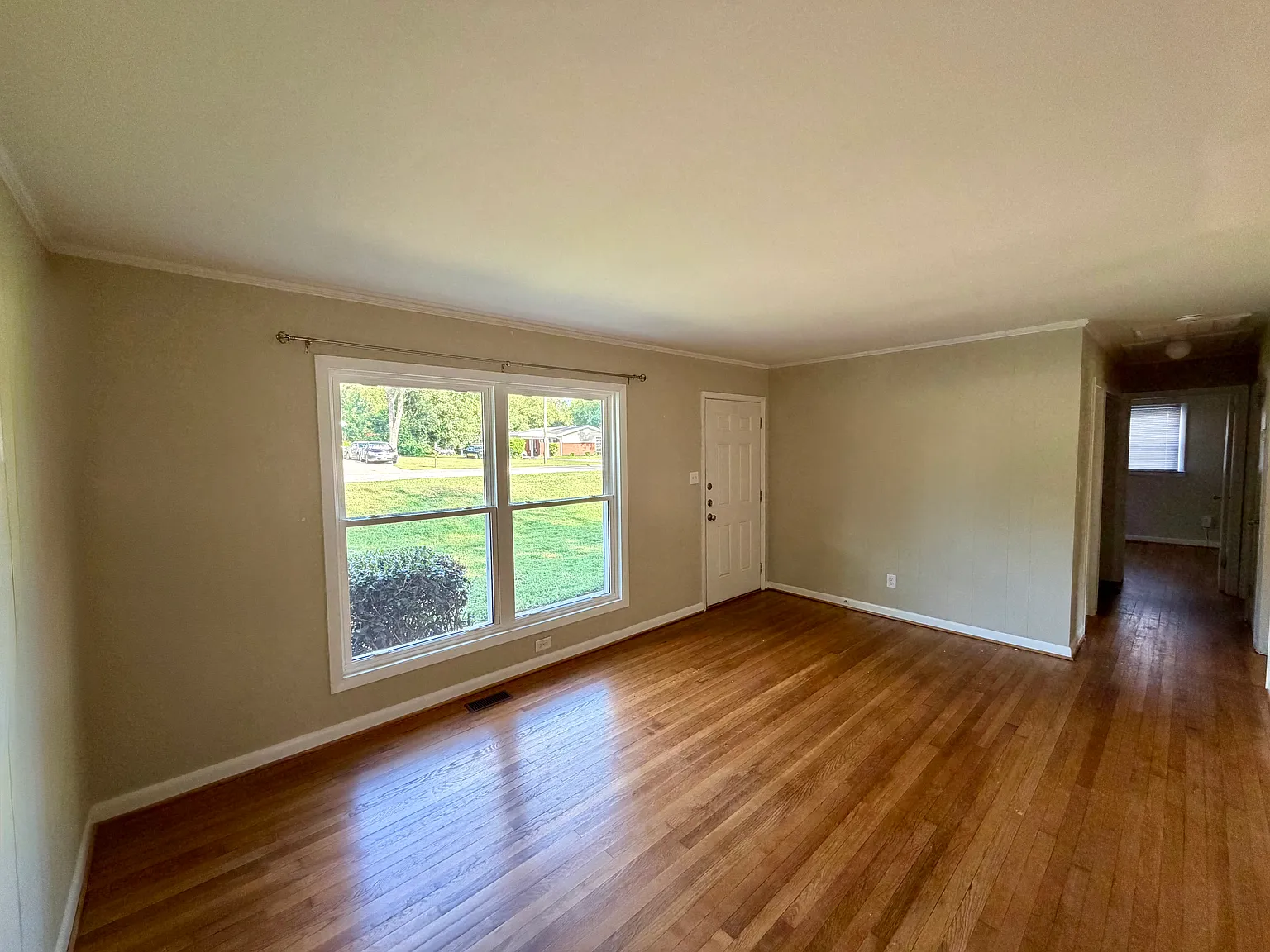 3 bed, 1000 sqft, $1,800 — Photo 3