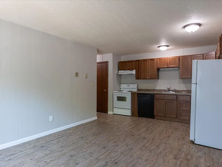 1703 S Broadway St — Photo 13