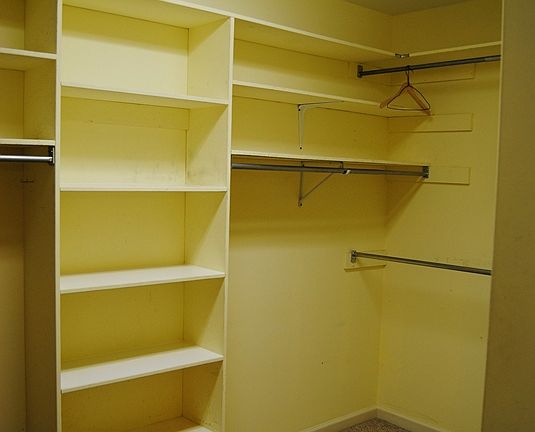 5th image of 209 Woodbury Ct