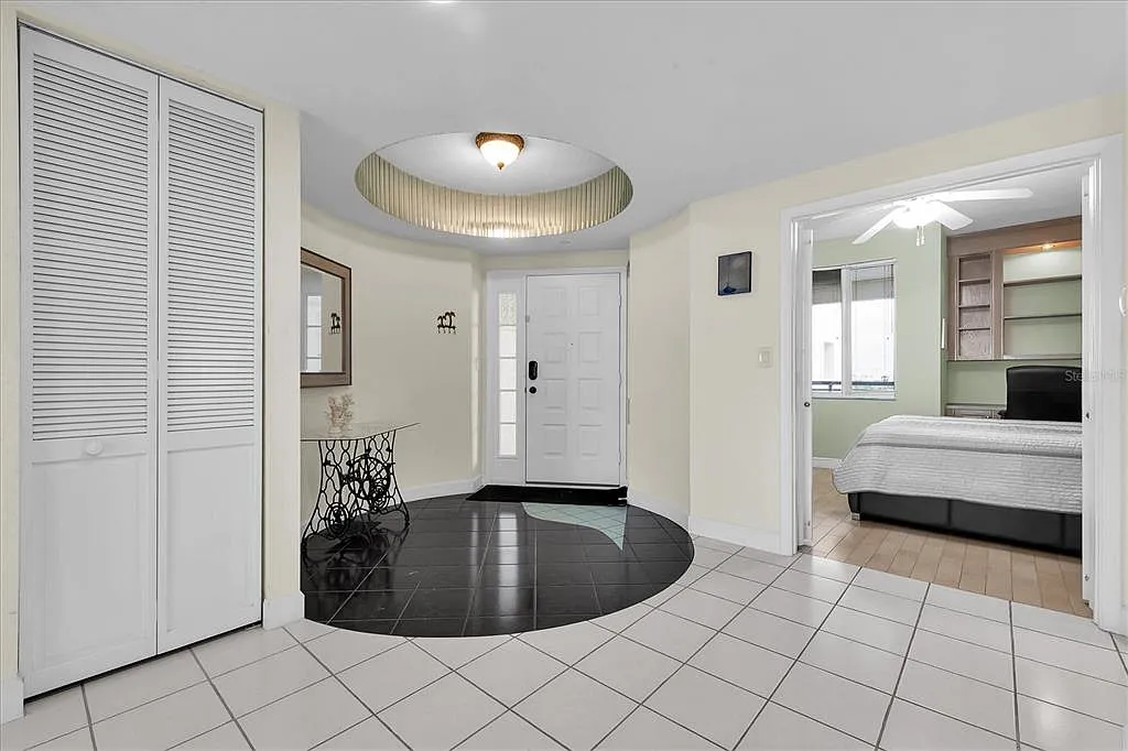 3 bed, 2.0 bath, 1891 sqft, $4,045 — Photo 3