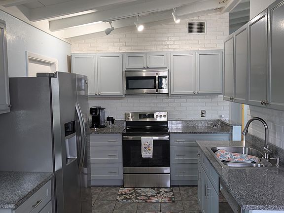 3rd image of 811 Cronin Ave
