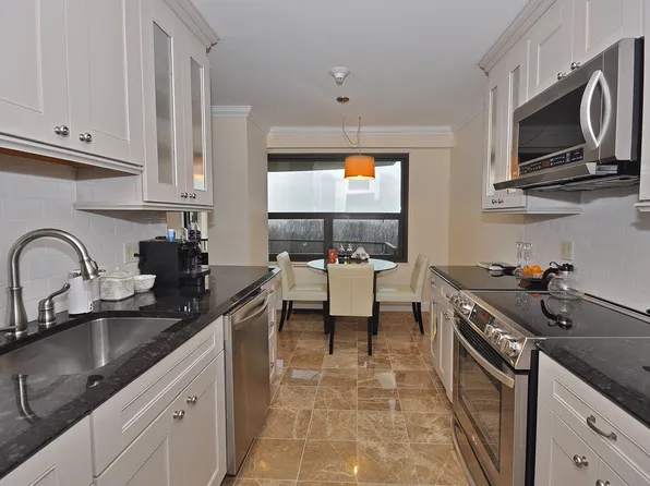 2 Claridge Dr #8NE-827, Verona, NJ 07044