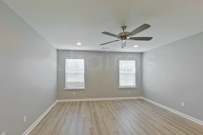 391 Angela St — Photo 14