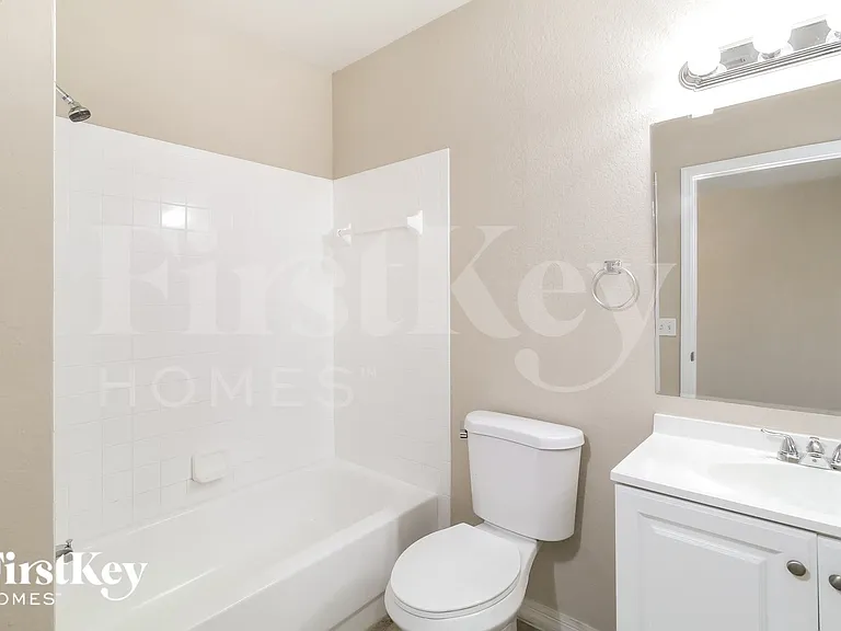 2067 N Chamberlain Blvd — Photo 13