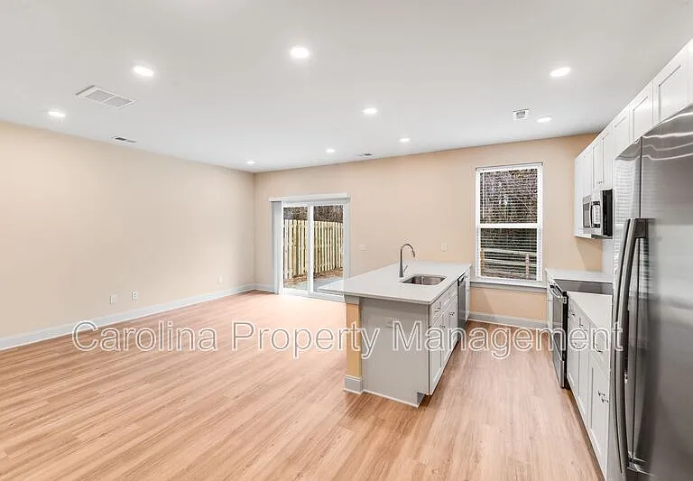 645 Brookwood St #B — Photo 19