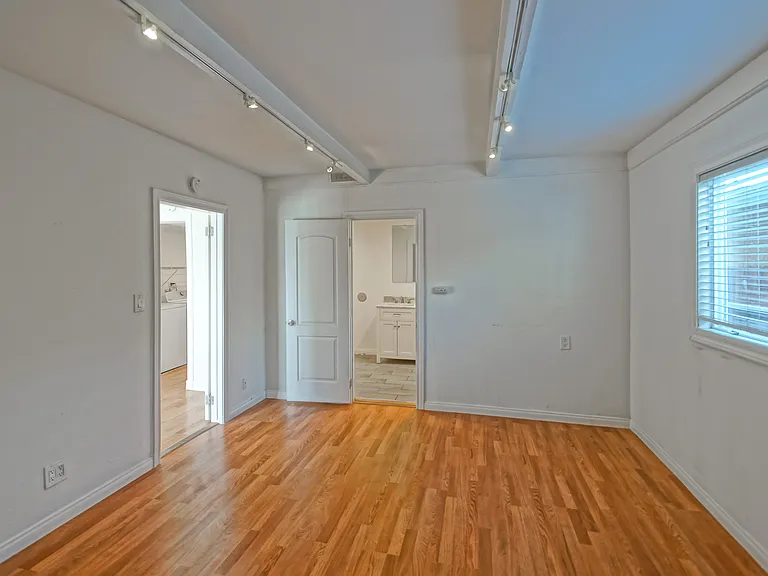 4541 W 172nd St #1A — Photo 8