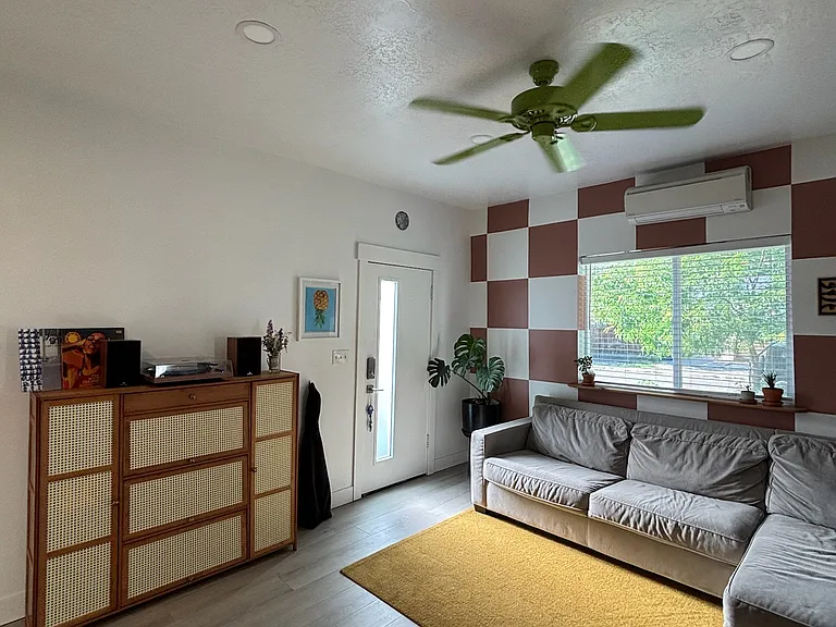 334 E Harvard Ave — Photo 2