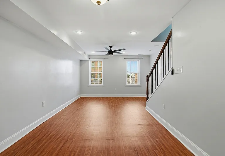 1008 W Cross St #B — Photo 2