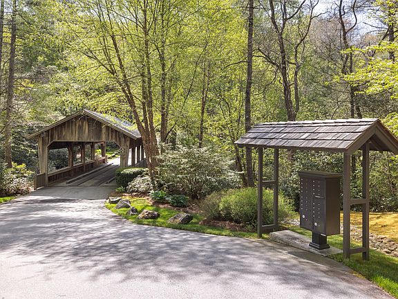 3rd image of 92 Covered Bridge Road