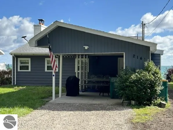 2141 Douglas Dr, Tawas City, MI 48763