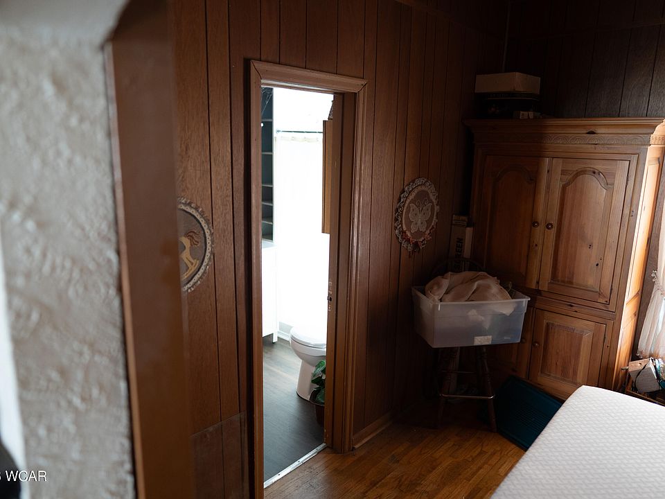 13th image of 731 Holly St