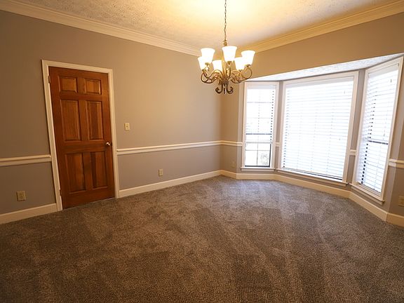 3rd image of 6566 Luxembourg Cir