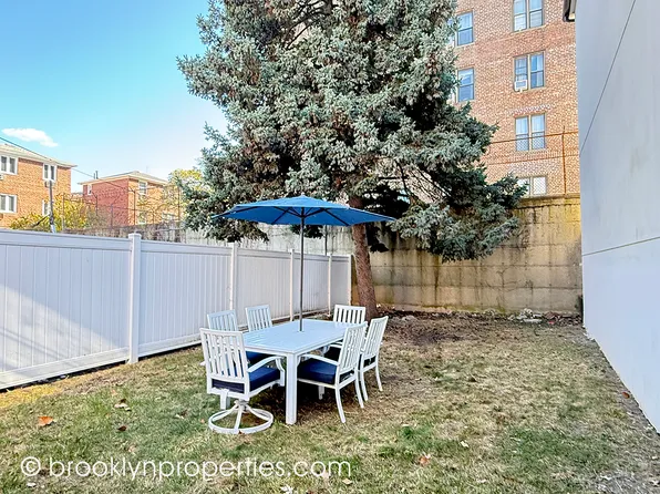 2906 Voorhies Avenue image 1 of 19