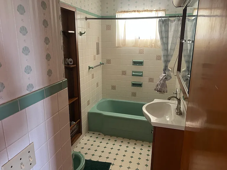1716 S Albert St — Photo 17