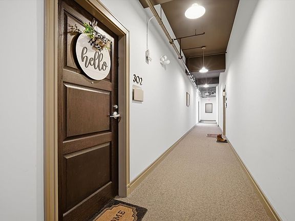 4th image of 212 N Center St Unit 302