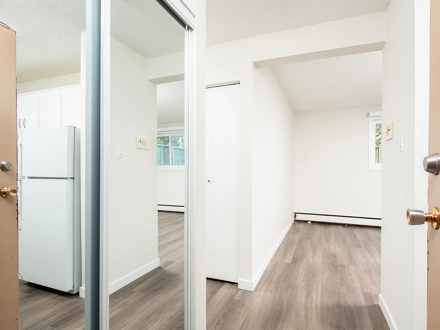 Emerald Court — Photo 1