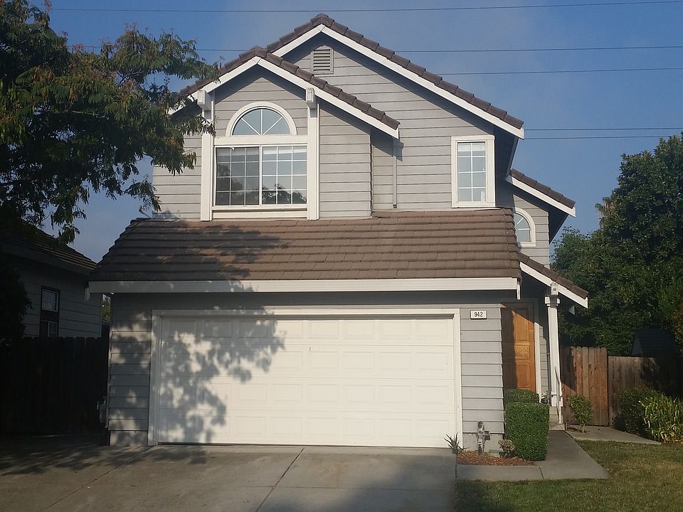 1st image of 942 Bellflower St