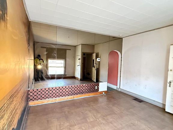 3rd image of 412 N Haven St
