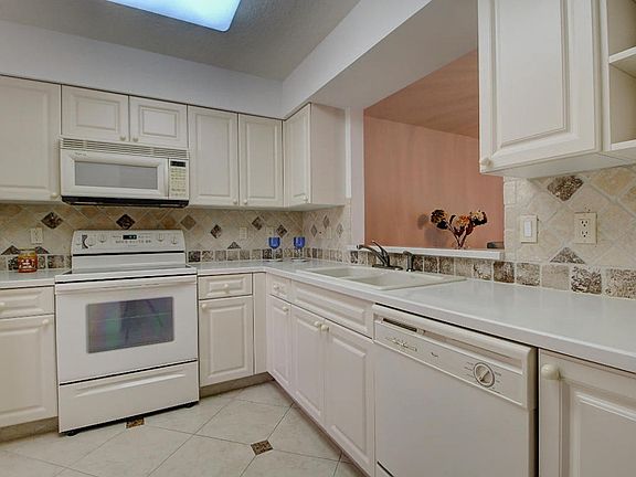 4th image of 12529 Imperial Isle Dr APT 103