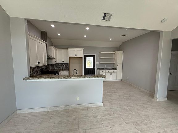 5th image of 825 Mossey Dr