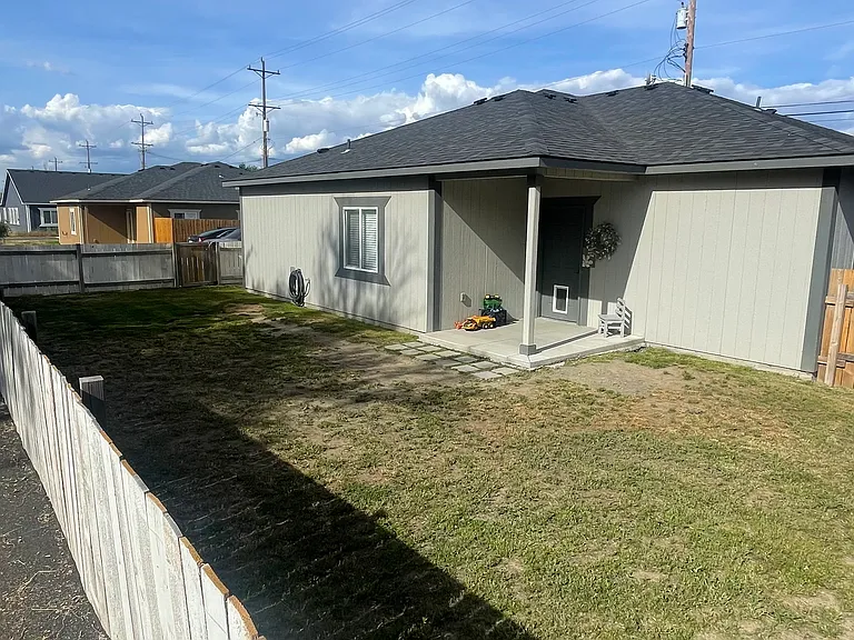 740 6th Ave — Photo 33