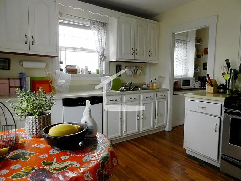 99 Beechcroft St #2 — Photo 4