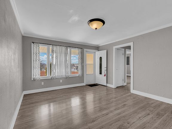 5th image of 220 Bonner St