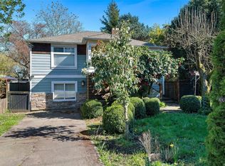 2139 Foul Bay Rd, Oak Bay, BC V8R 5B1