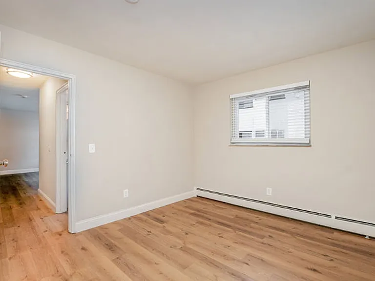 Twin Terrace Apartments — Photo 11