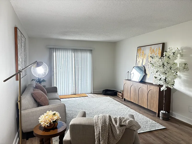 Brookhaven Apartments — Photo 26