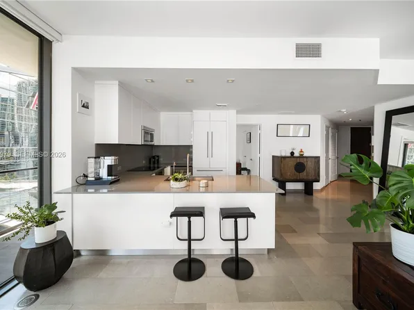 68 SE 6th St APT 1201, Miami, FL 33131