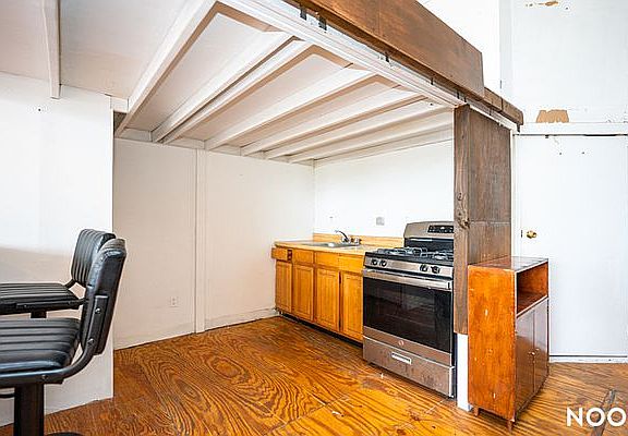 3rd image of 1085 Willoughby Ave #312