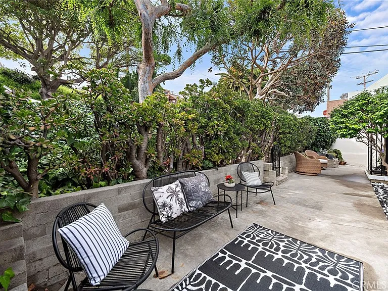 189 Lower Cliff Dr — Photo 2