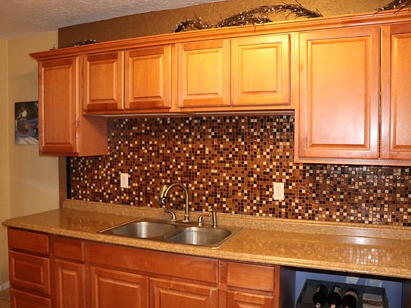 5th image of 3807 Highland View Dr