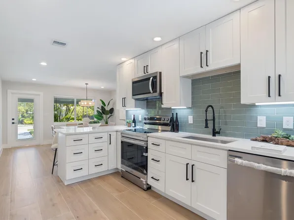 860 NE 34th Street, Oakland Park, FL 33334