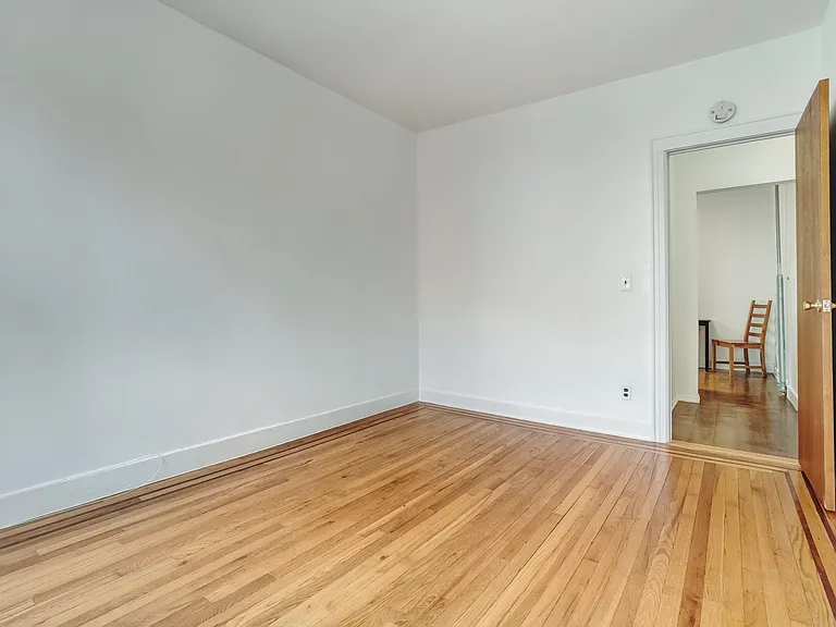 4736 48th St #3R — Photo 2