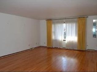 20 Devonshire Cir, Elgin, IL 60123