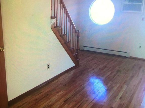 4th image of 52 Rupert Ave