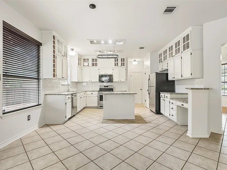 2604 Stenson Dr — Photo 10
