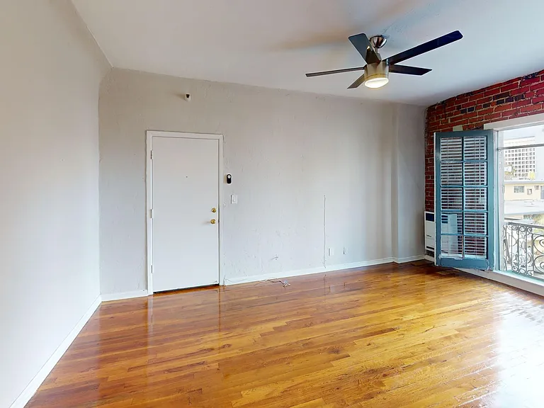 Saint Andrews Manor Apartments — Photo 18