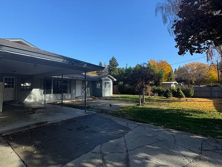 1001 N Brooklane St — Photo 3