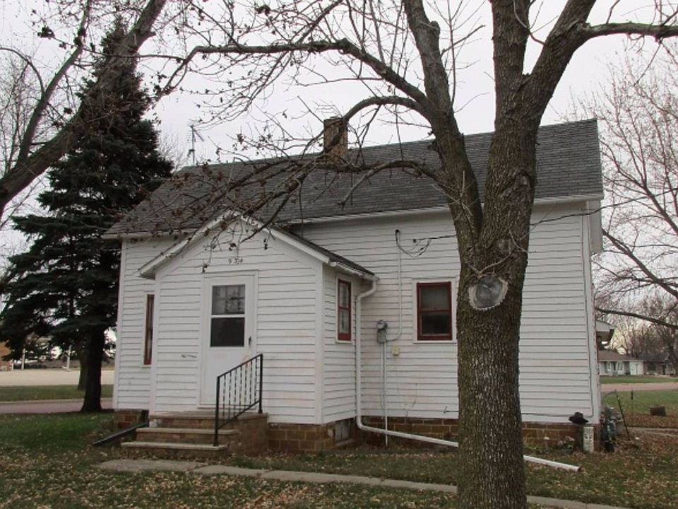 1st image of 934 10th St N