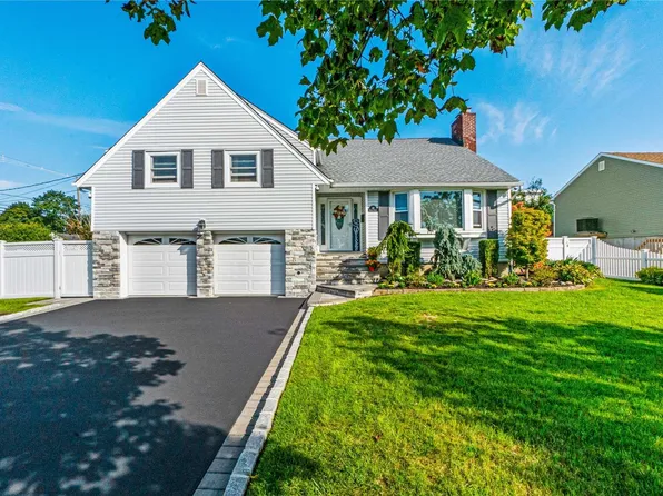 44 Cedar Street, Freeport, NY 11520