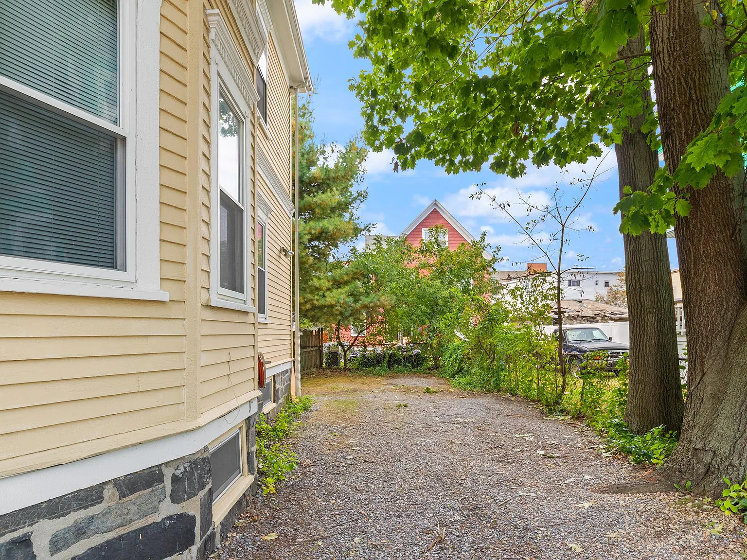 2 bed, 750 sqft, $2,700 — Photo 2