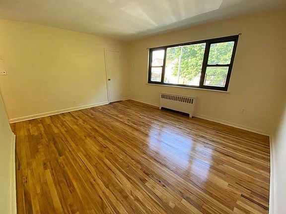 3rd image of 11631 170th St #2Z