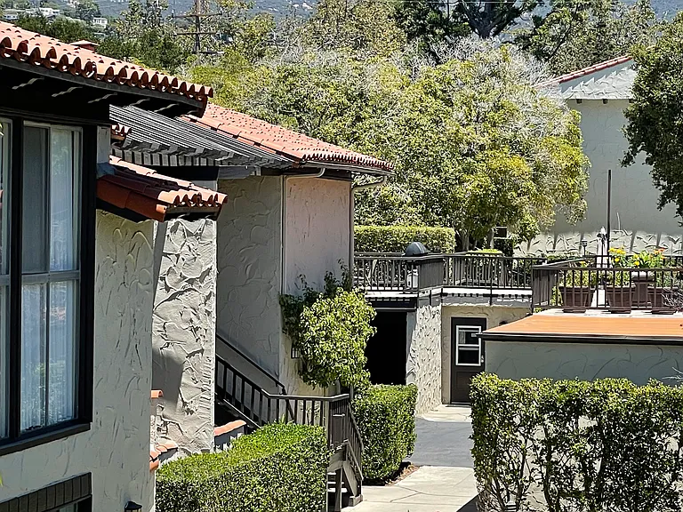 Los Robles Apartments - Senior 55+ — Photo 33