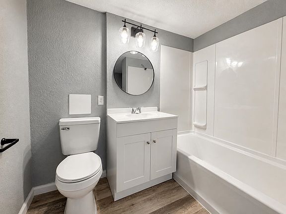 3rd image of 4521 W Newell Ave