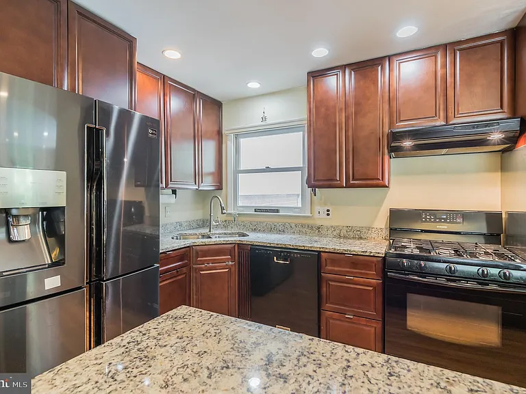 7011 Hadlow Dr — Photo 11