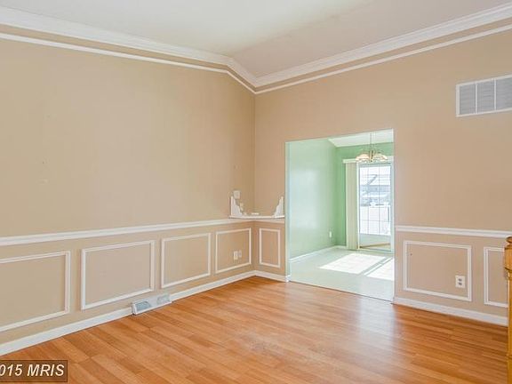 5th image of 1303 Sweetbriar Ln