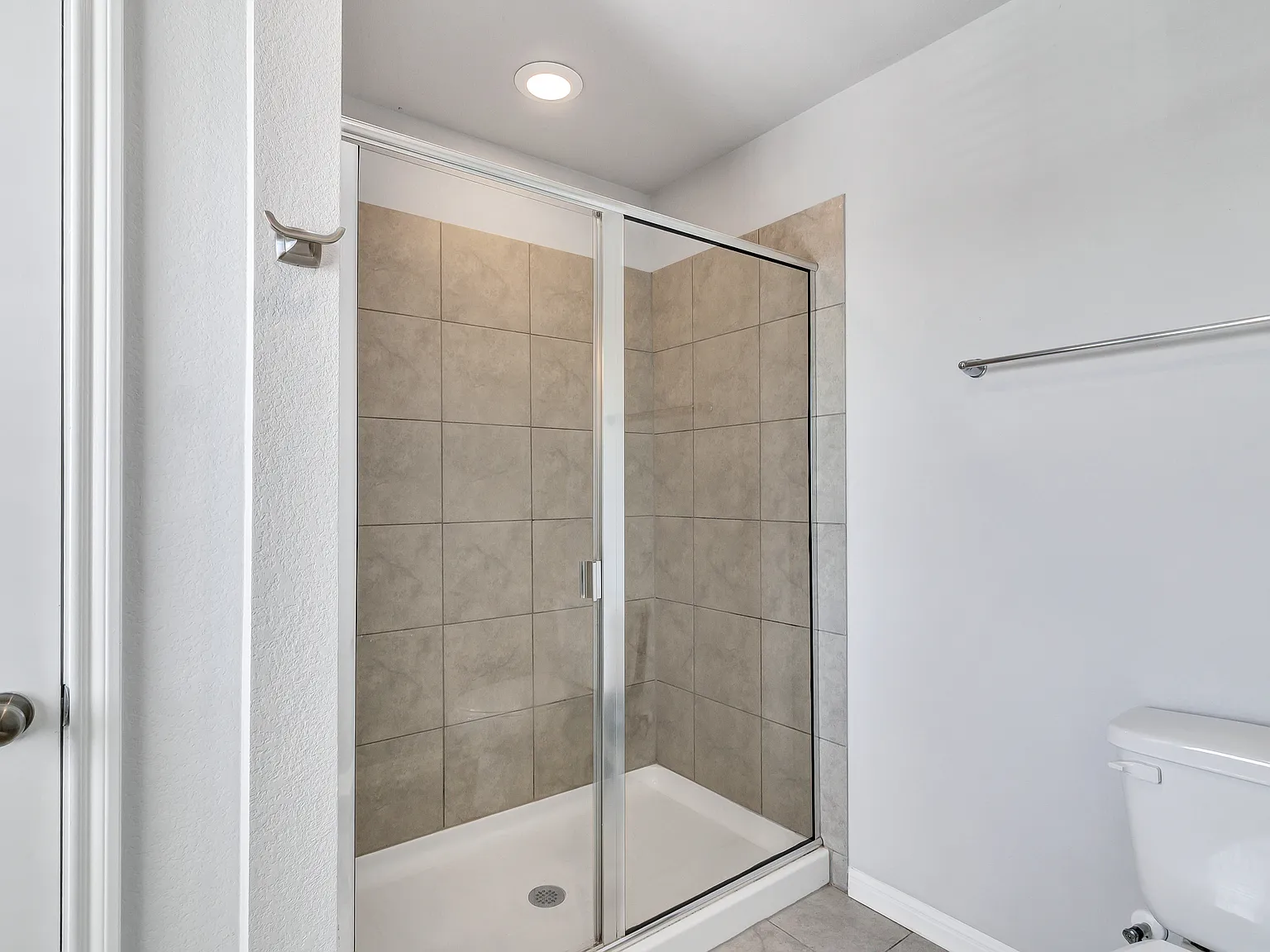 4 bed, 2.5 bath, 2263 sqft, $1,900 — Photo 4